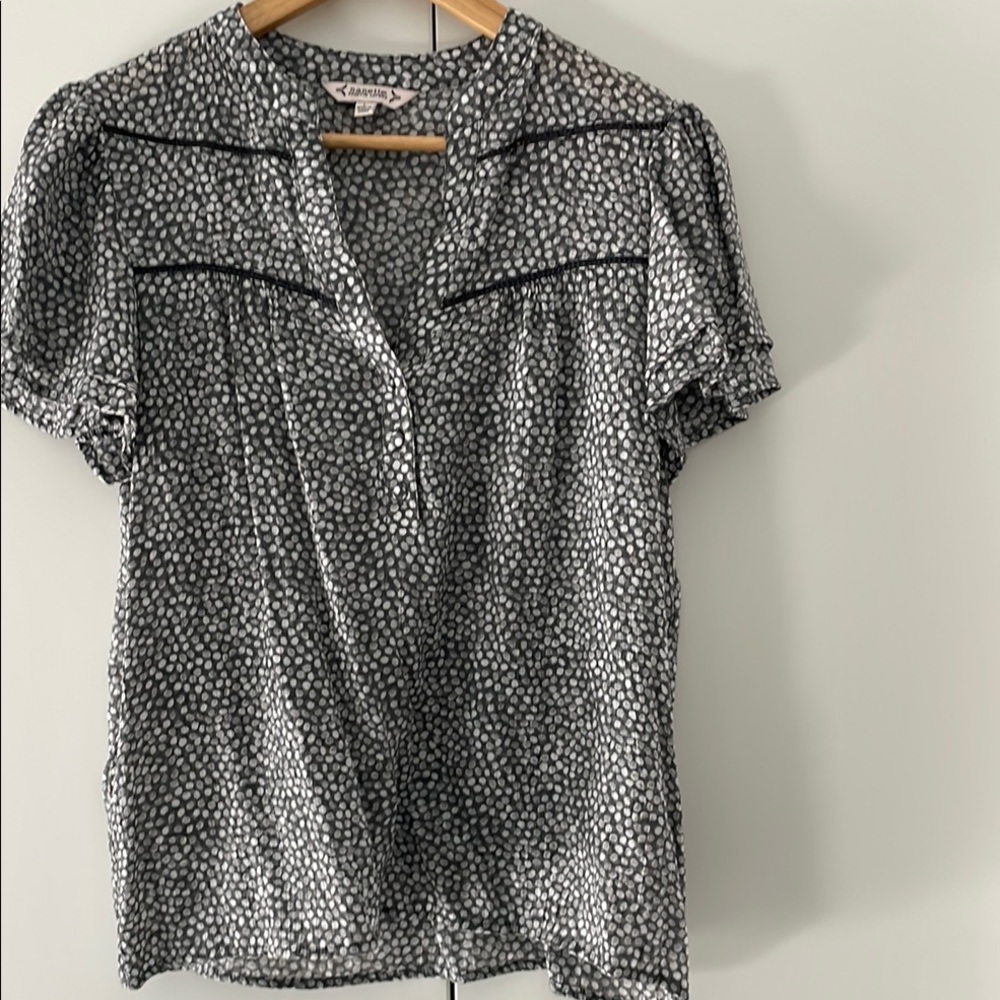 Nanette Women's Black and White flutter sleeve blouse